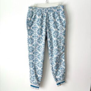 Nike Sportswear Club Fleece Holiday Sweatpants Blue White Snowflakes Jogger
